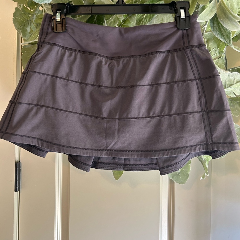 Lululemon mid-rise pace rival skirt. Charcoal grey. EUC
